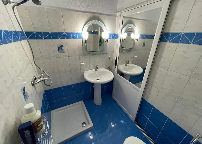 Hidden Behind The Dictator 民宿